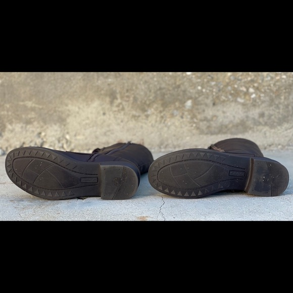 Boots - Picture 4 of 5